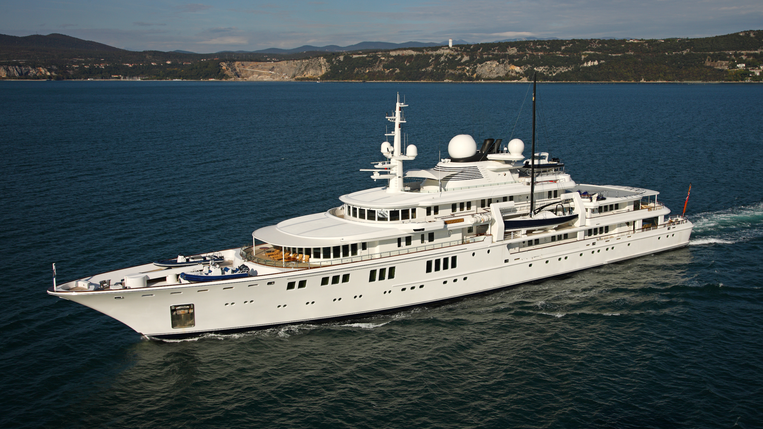 Motor yacht Tatoosh at sea